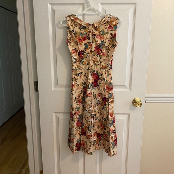 Knee Length Sleeveless Floral Dress with Scoop Bust and Back Zipper Size S - Picture 7 of 8
